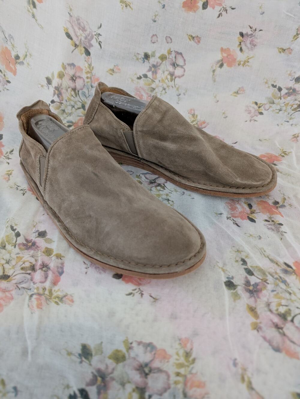 vince mens tan suede shoes